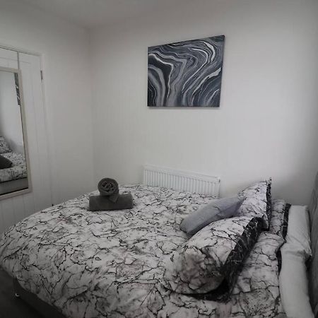 Cosy Two Bedroom First Floor Apartment Бирмингем Экстерьер фото