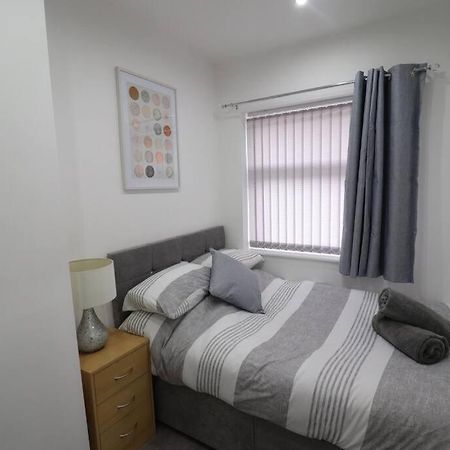 Cosy Two Bedroom First Floor Apartment Бирмингем Экстерьер фото