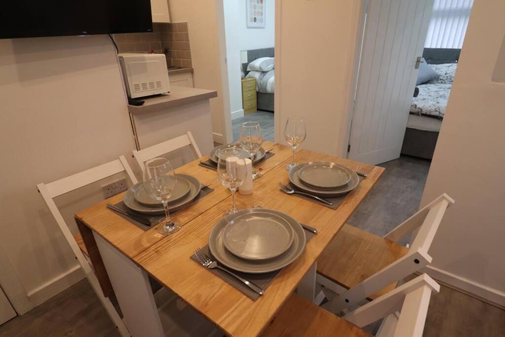 Cosy Two Bedroom First Floor Apartment Бирмингем Экстерьер фото