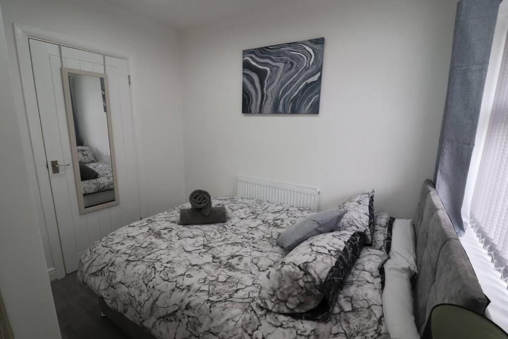 Cosy Two Bedroom First Floor Apartment Бирмингем Экстерьер фото