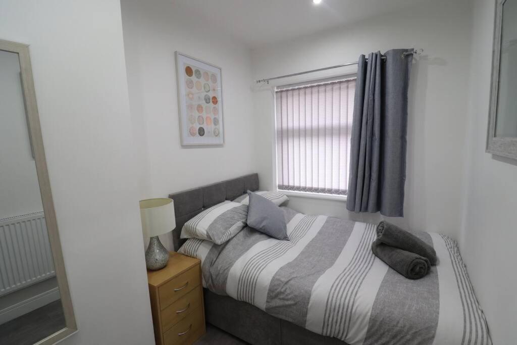Cosy Two Bedroom First Floor Apartment Бирмингем Экстерьер фото